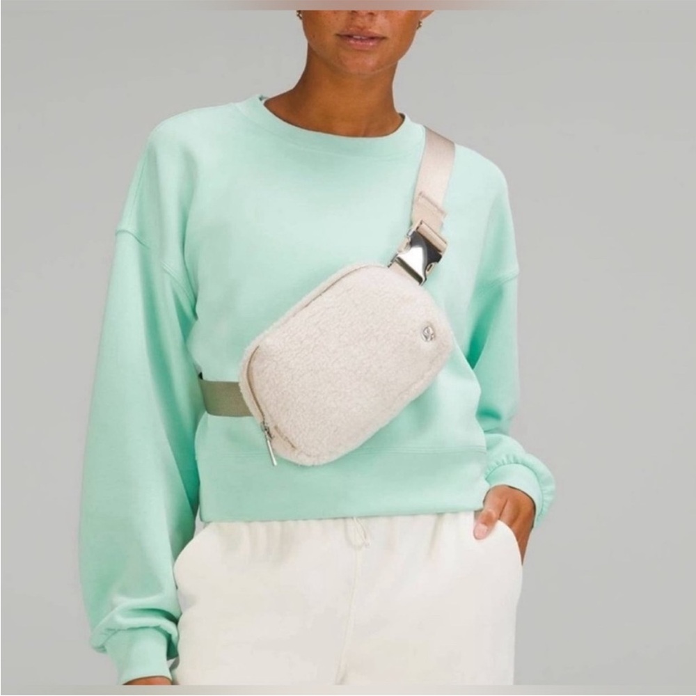 Lululemon Everywhere Belt Bag Natural Ivory Trench Fleece 1L
